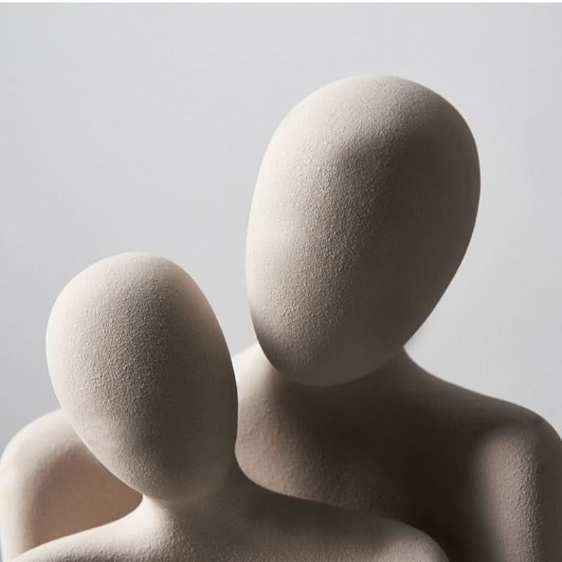 Sculpture moderne symbolisant lien et tendresse