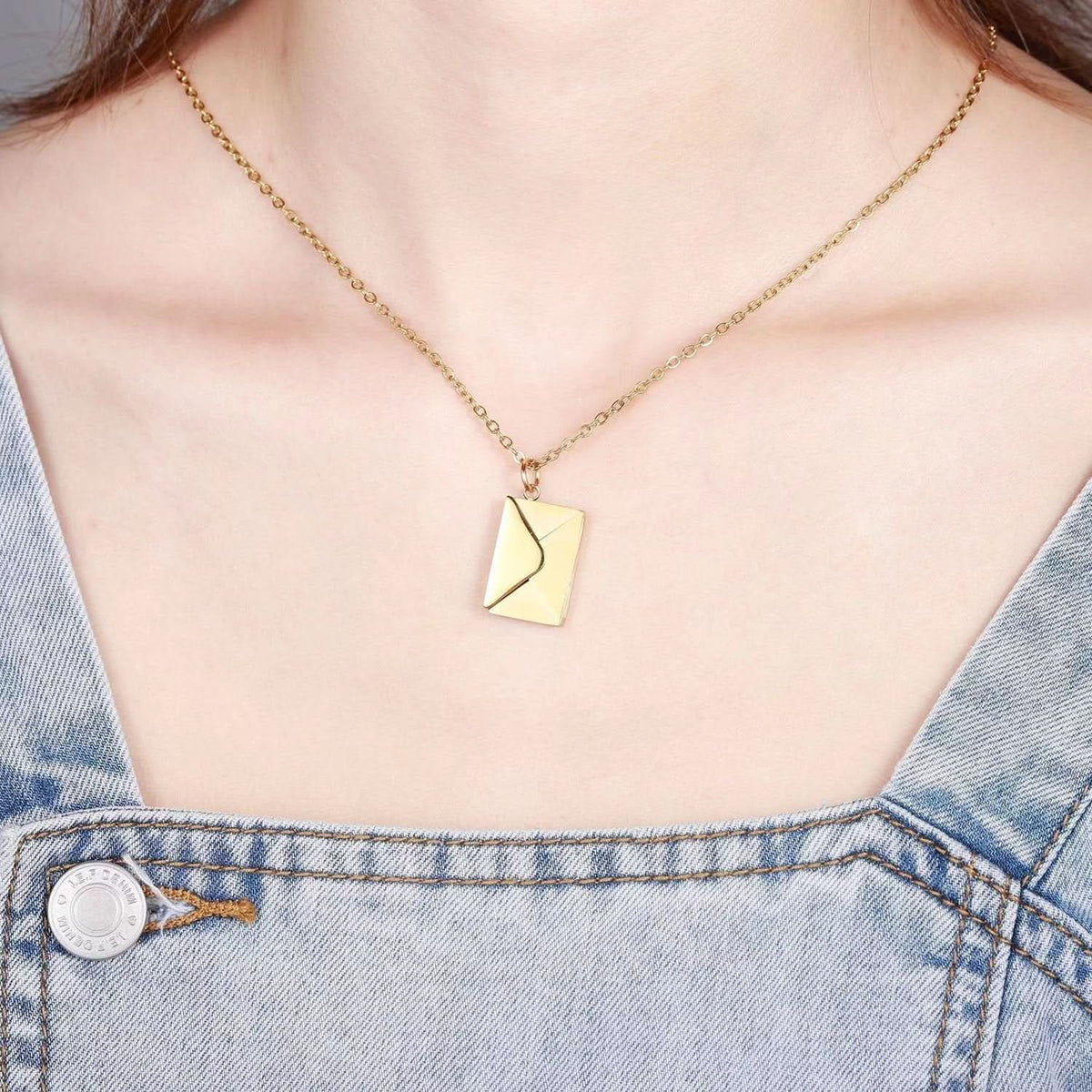Collier enveloppe secret avec un message d’amour caché
