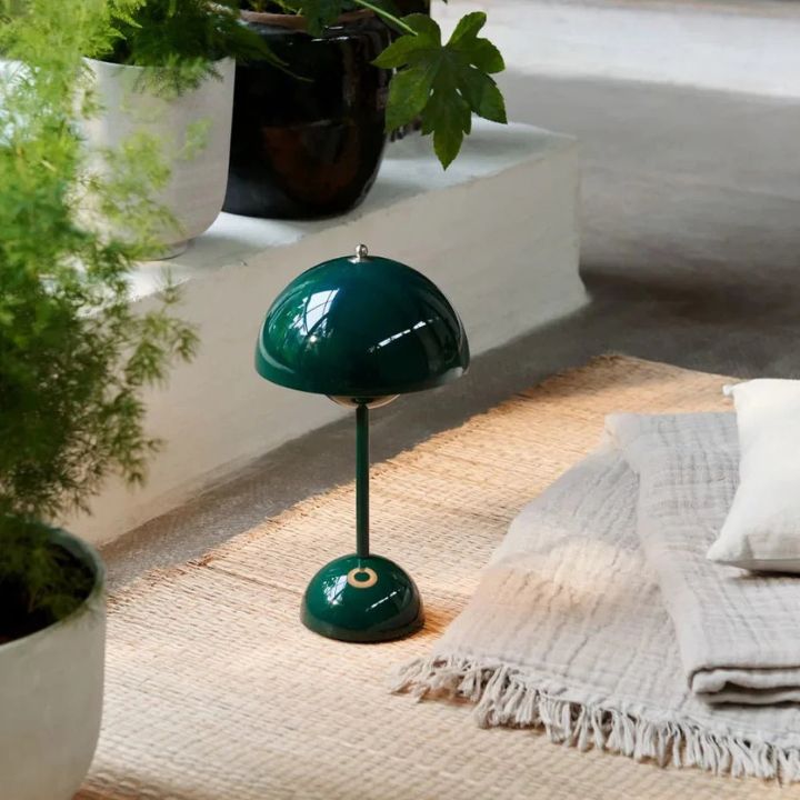 Modern LED table lamp, wireless and dimmable 