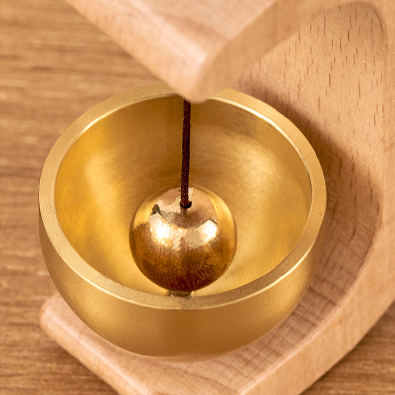 Κομψό μαγνητικό κουδούνι για μια ζεστή υποδοχή 